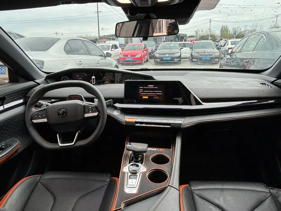 Changan UNI-V Changan UNI-V 2023 1.5T Premium 2023 — thumbnail 4