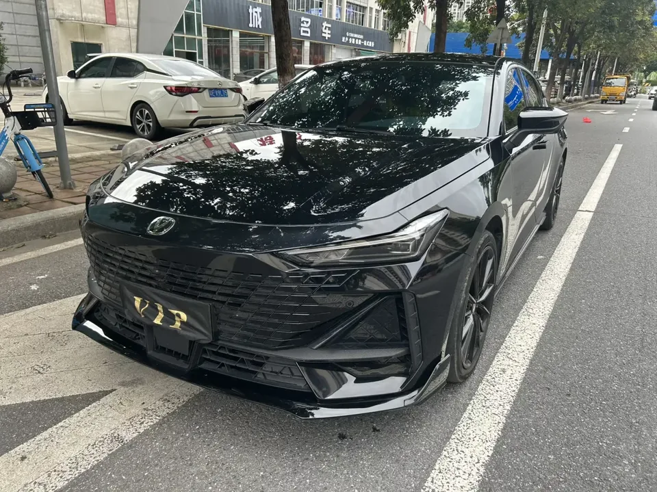 Changan UNI-V Changan UNI-V 2023 1.5T Sports Edition 2023 — photo 1, buy with delivery to Moscow