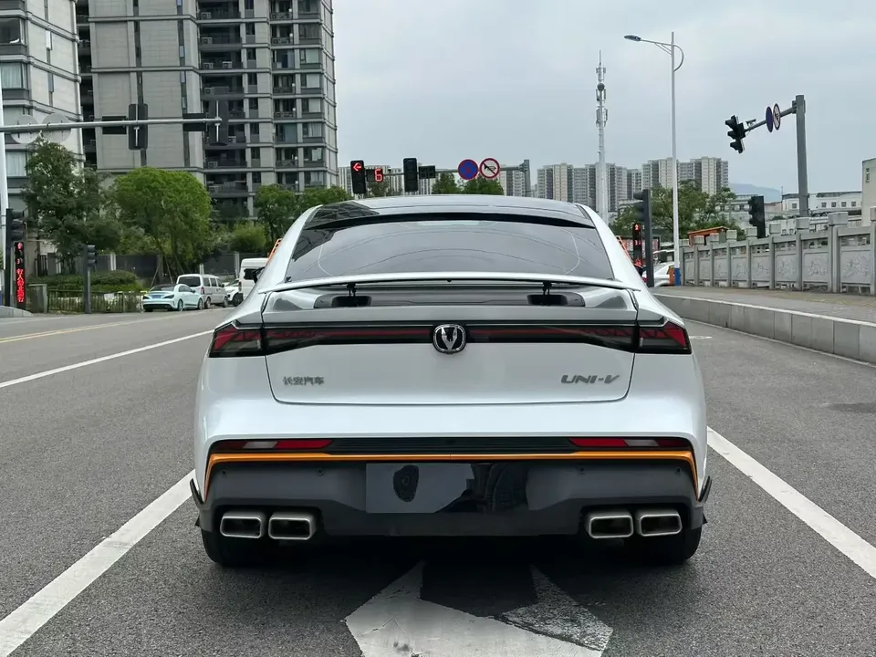 Changan UNI-V Changan UNI-V 2025 1.5T 500Bar Premium Sports 2025 — thumbnail 2