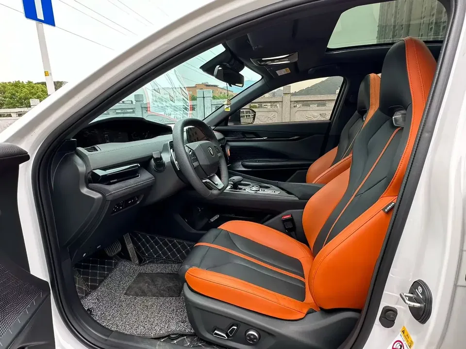 Changan UNI-V Changan UNI-V 2025 1.5T 500Bar Premium Sports 2025 — thumbnail 5