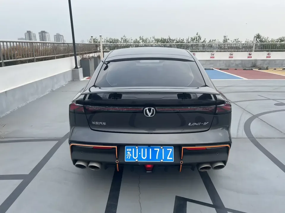 Changan UNI-V Changan UNI-V 2023 1.5T Sports Edition 2023 — thumbnail 2