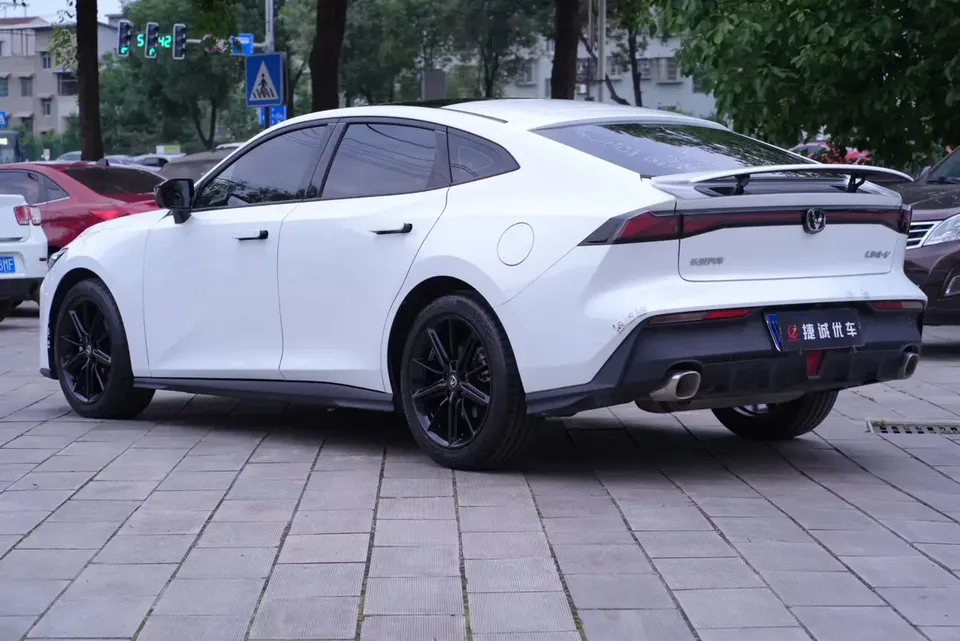 Changan UNI-V Changan UNI-V 2024 1.5T Premium 2024 — thumbnail 2