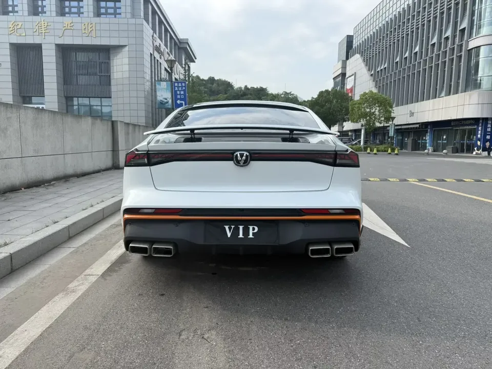 Changan UNI-V Changan UNI-V 2024 1.5T Premium Sports 2024 — миниатюра 2
