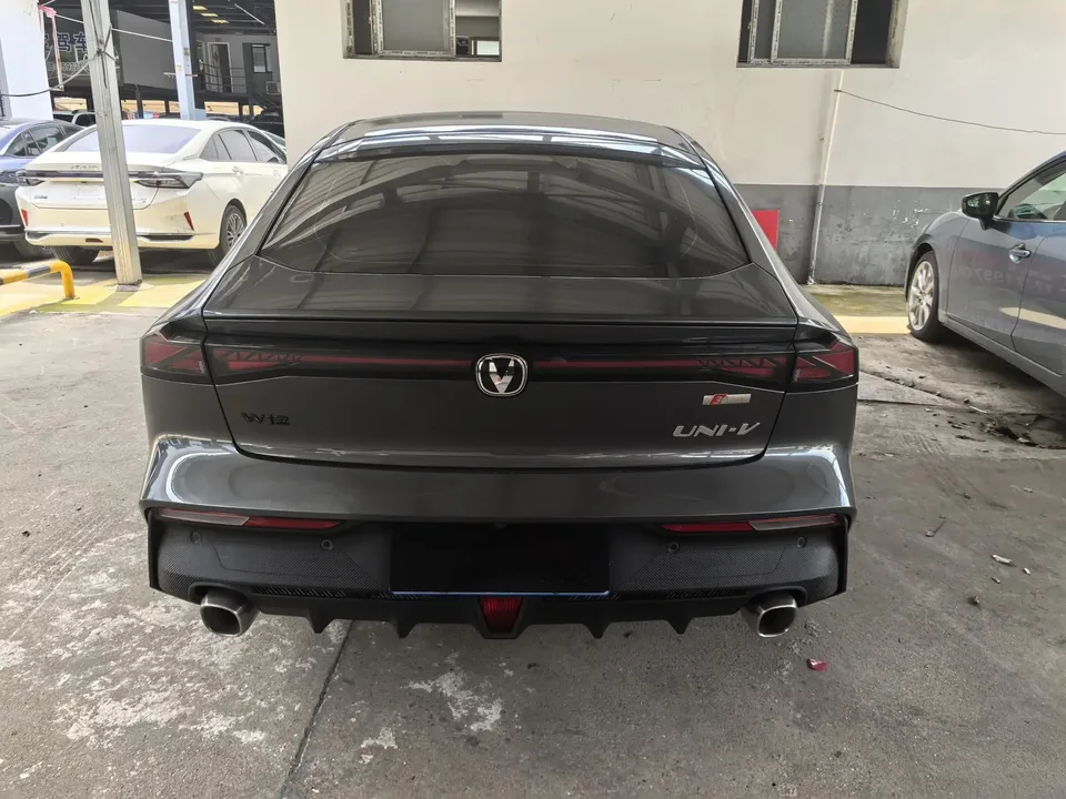 Changan UNI-V Changan UNI-V 2022 1.5T Premium 2022 — миниатюра 2