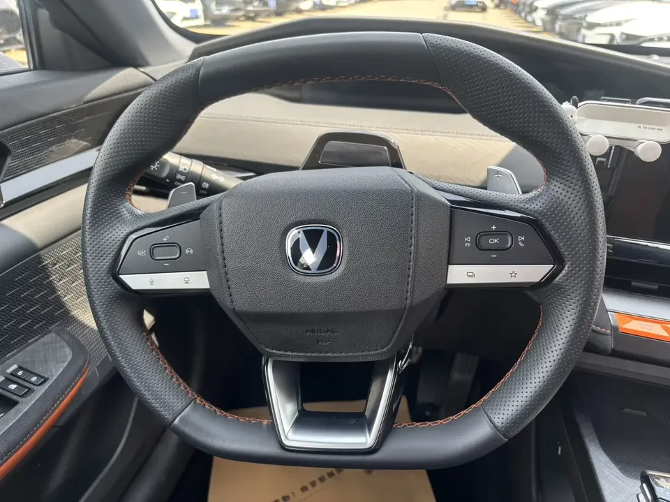 Changan UNI-V Changan UNI-V 2022 1.5T Sports Edition 2022 — thumbnail 3