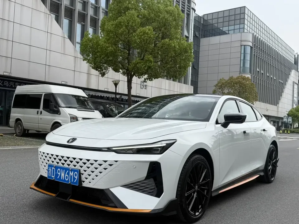Changan UNI-V Changan UNI-V 2024 1.5T Premium Sports 2024 — photo 1, buy with delivery to Moscow