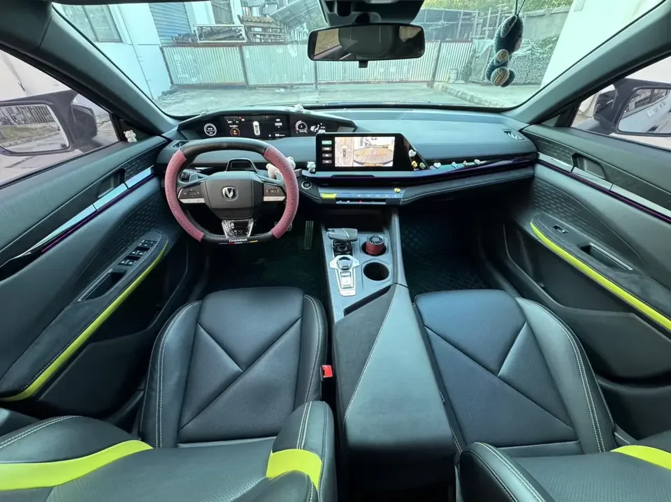 Changan UNI-V Changan UNI-V 2022 1.5T Sports Edition 2022 — thumbnail 3