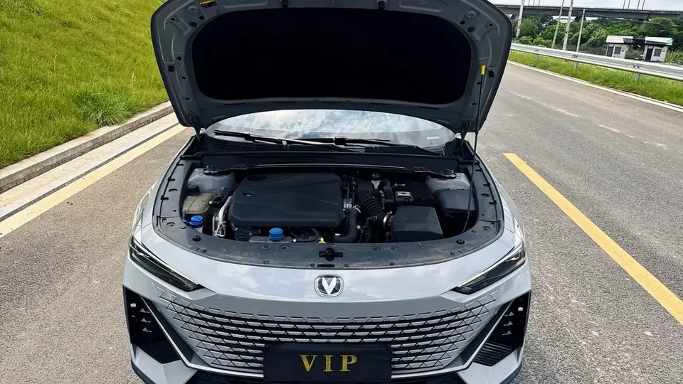 Changan UNI-V Changan UNI-V 2022 1.5T Premium 2022 — thumbnail 3