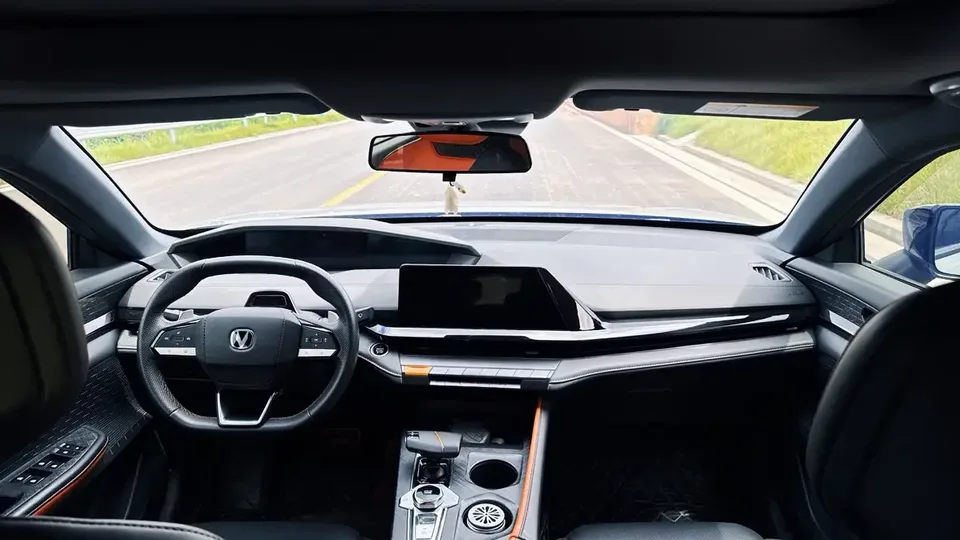 Changan UNI-V Changan UNI-V 2022 1.5T Premium 2022 — thumbnail 5