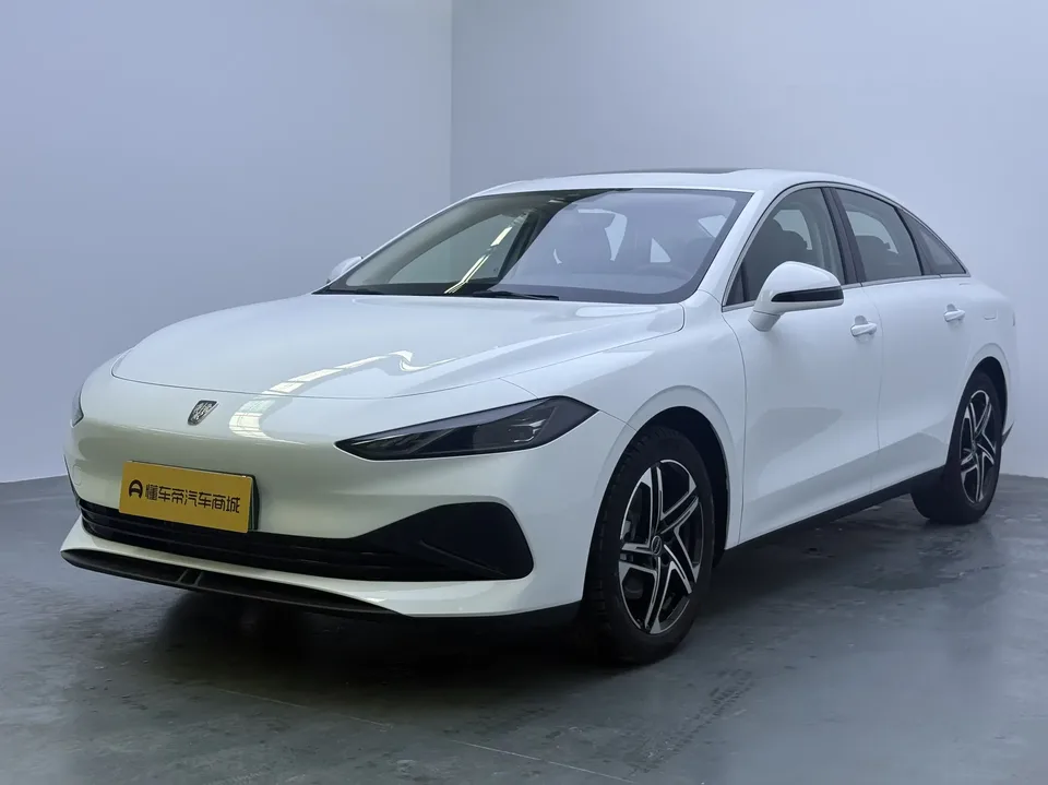 Roewe D7 DMH Roewe D7 DMH 2023 125 Beyond Edition 2024 — photo 1, buy with delivery to Moscow