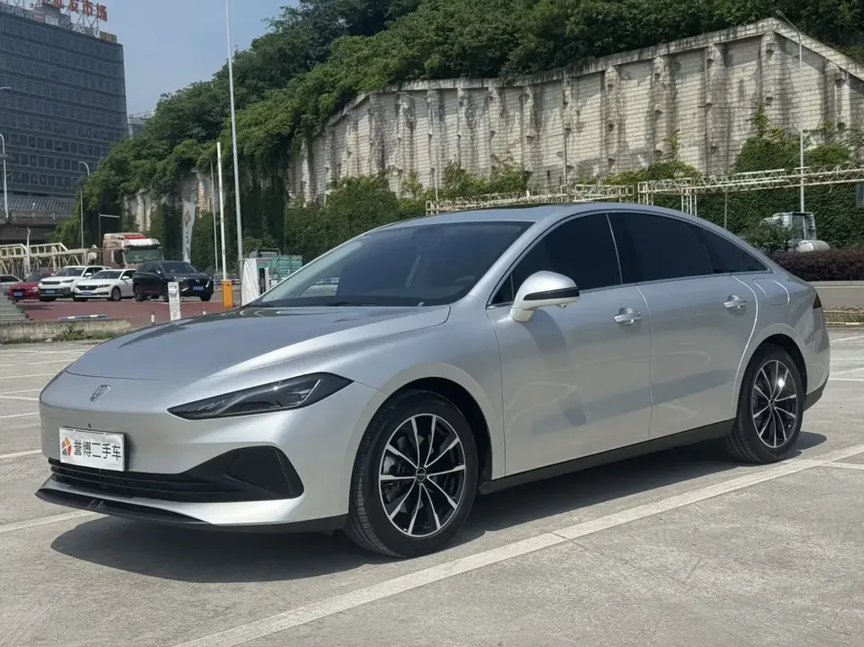 Roewe D7 DMH Roewe D7 DMH 2025 125 World Champion Excellence Edition 2025 — photo 1, buy with delivery to Moscow