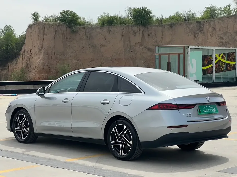 Roewe D7 DMH Roewe D7 DMH 2023 125 Excellence Edition 2023 — thumbnail 4
