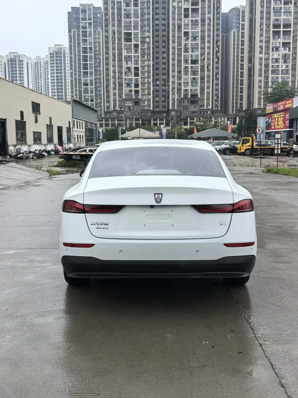 Roewe D7 DMH Roewe D7 DMH 2025 125 World Champion Excellence Edition 2025 — миниатюра 2