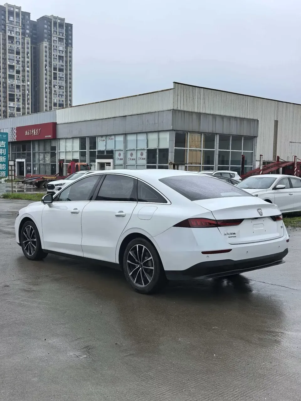 Roewe D7 DMH Roewe D7 DMH 2025 125 World Champion Excellence Edition 2025 — миниатюра 4
