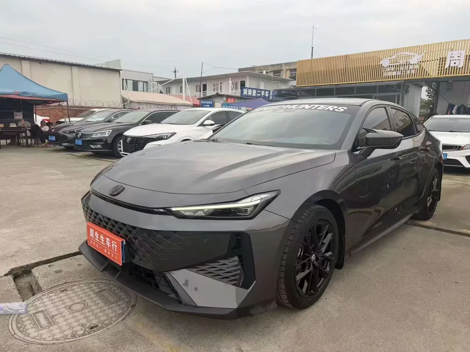 Changan UNI-V Changan UNI-V 2024 1.5T Premium 2024 — photo 1, buy with delivery to Moscow