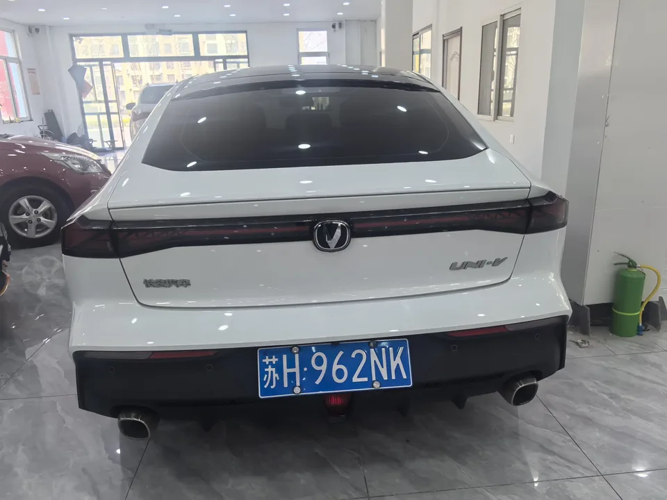 Changan UNI-V Changan UNI-V 2022 1.5T Premium 2023 — thumbnail 2