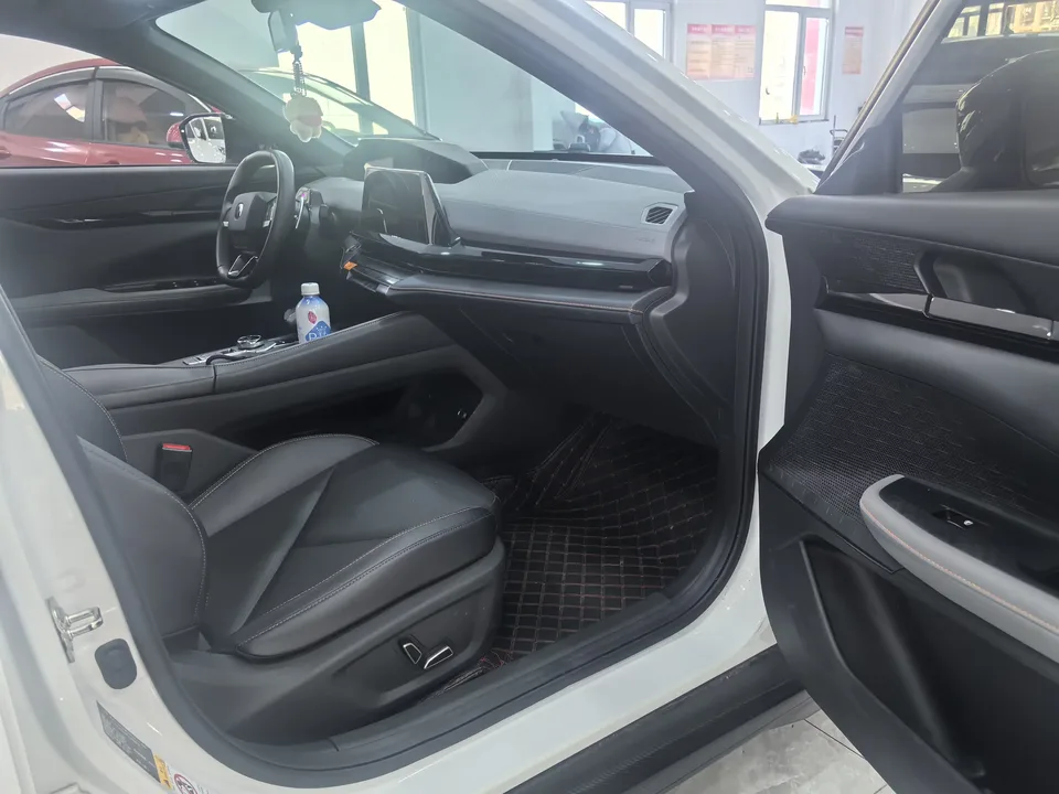 Changan UNI-V Changan UNI-V 2022 1.5T Premium 2023 — thumbnail 3