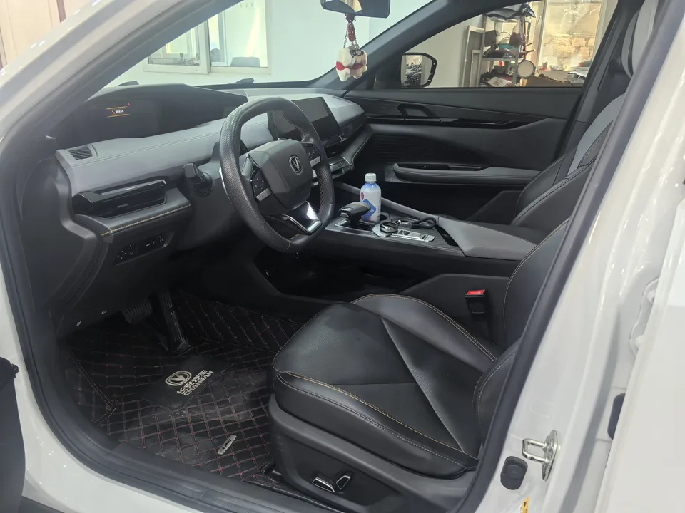 Changan UNI-V Changan UNI-V 2022 1.5T Premium 2023 — thumbnail 4