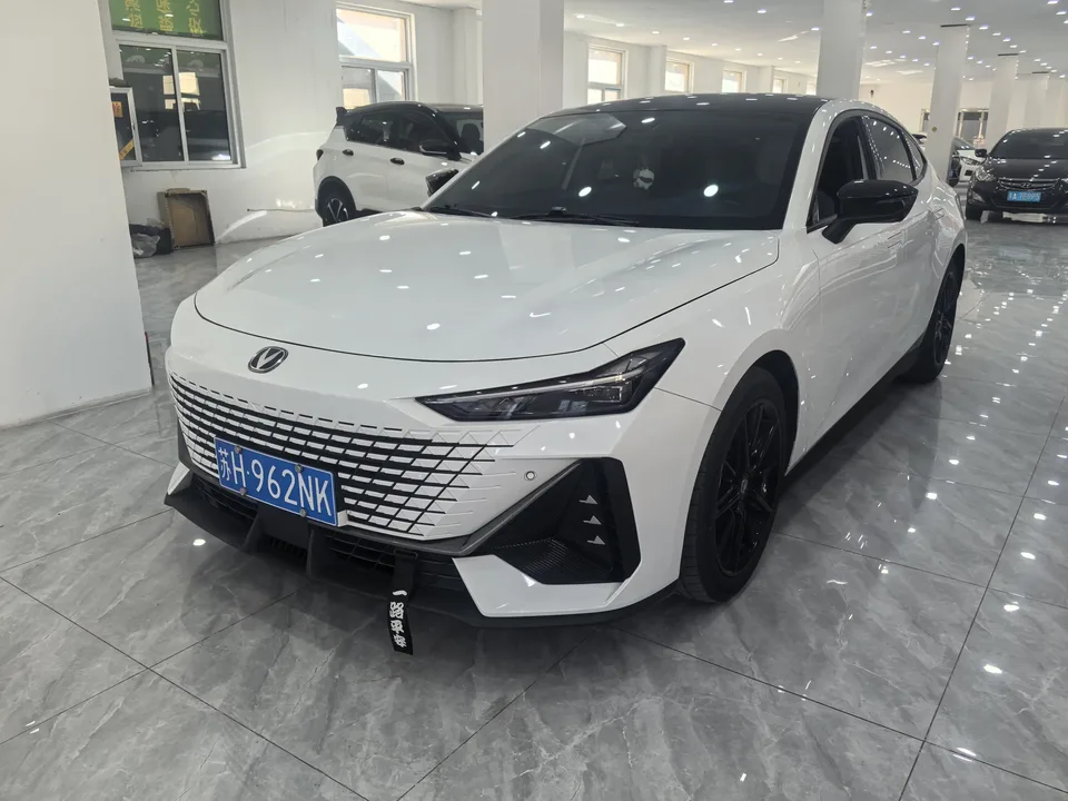 Changan UNI-V Changan UNI-V 2022 1.5T Premium 2023 — photo 1, buy with delivery to Moscow