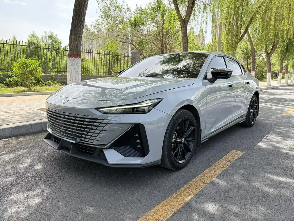 Changan UNI-V Changan UNI-V 2022 1.5T Premium 2022 — photo 1, buy with delivery to Moscow