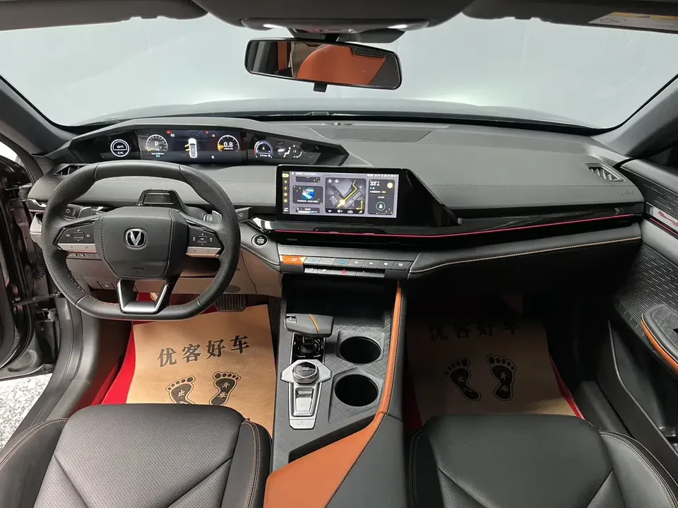 Changan UNI-V Changan UNI-V 2022 1.5T Premium 2022 — thumbnail 4