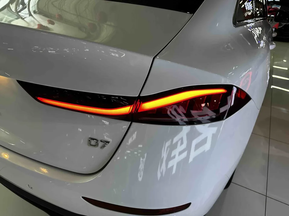 Roewe D7 DMH Roewe D7 DMH 2023 125 Excellence Edition 2024 — thumbnail 3