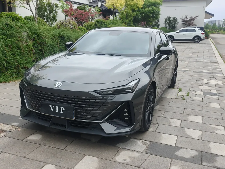 Changan UNI-V Changan UNI-V 2022 1.5T Premium 2022 — photo 1, buy with delivery to Moscow