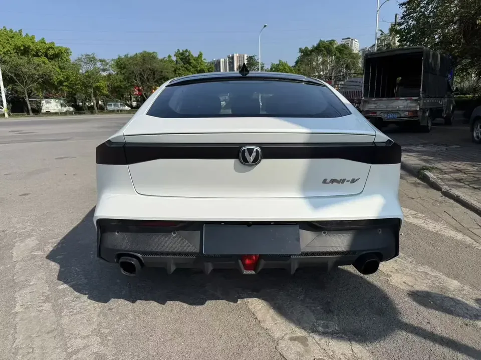 Changan UNI-V Changan UNI-V 2022 1.5T Premium 2023 — thumbnail 2