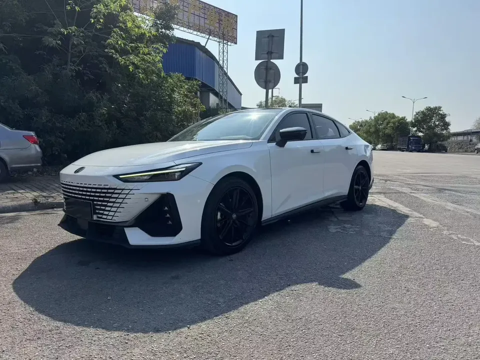 Changan UNI-V Changan UNI-V 2022 1.5T Premium 2023 — photo 1, buy with delivery to Moscow