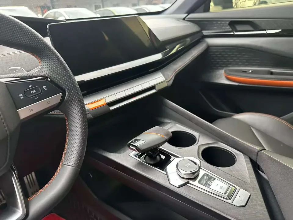 Changan UNI-V Changan UNI-V 2023 1.5T Sports Edition 2023 — thumbnail 3