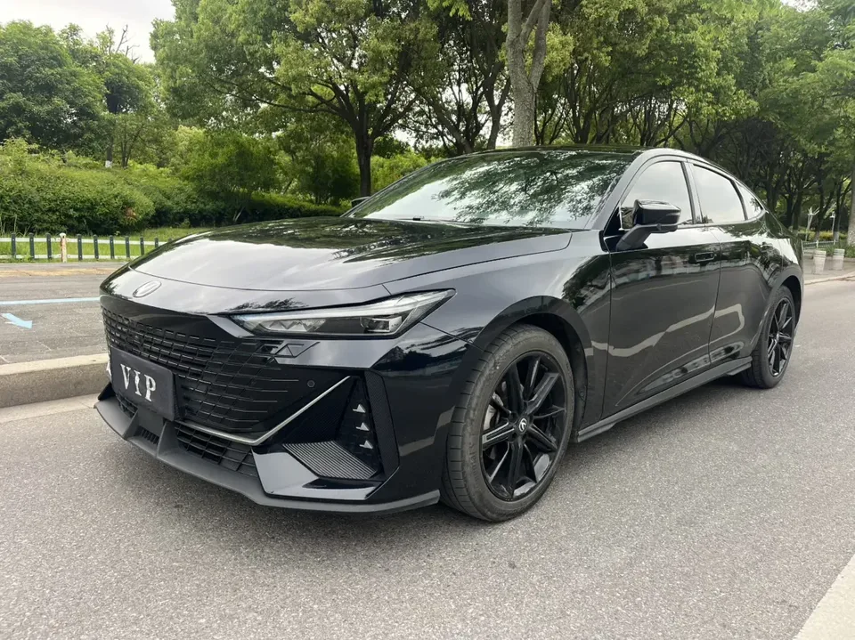 Changan UNI-V Changan UNI-V 2023 1.5T Premium 2023 — photo 1, buy with delivery to Moscow