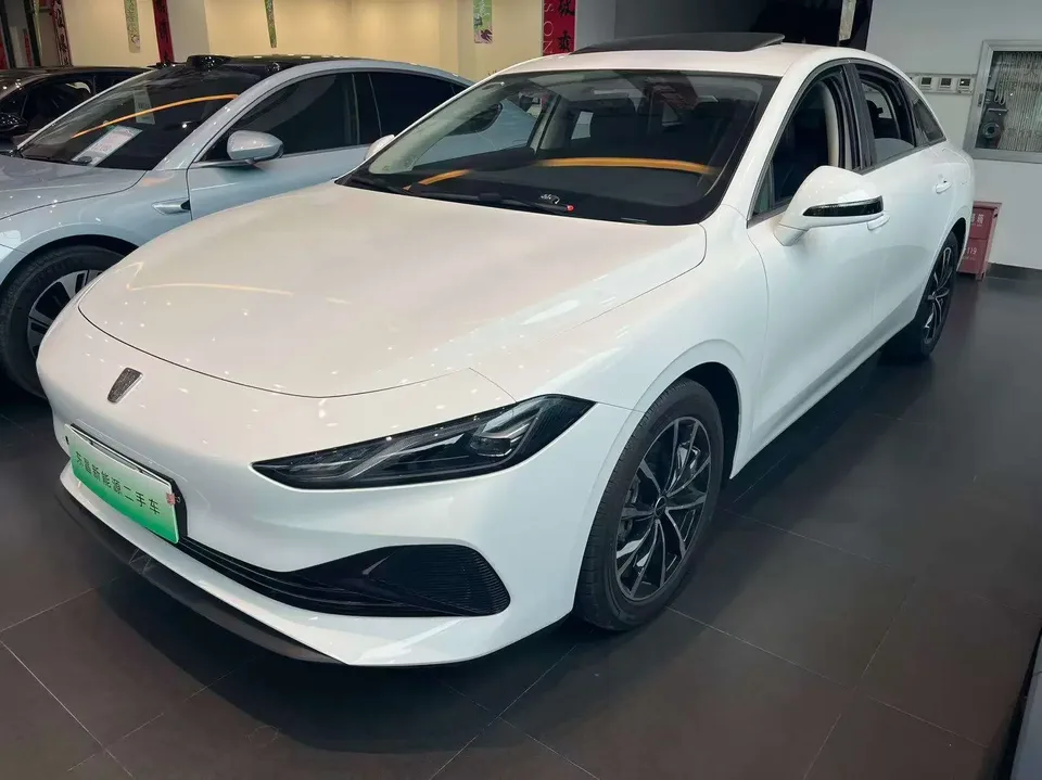 Roewe D7 DMH Roewe D7 DMH 2025 125 World Championship Edition 2026 — photo 1, buy with delivery to Moscow