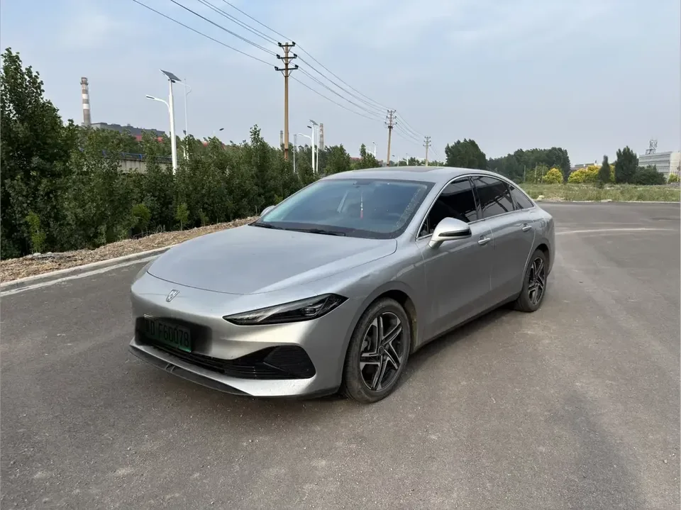 Roewe D7 DMH Roewe D7 DMH 2023 125 Beyond Edition 2024 — photo 1, buy with delivery to Moscow