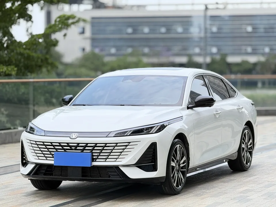 Changan Escape Escape 2026 Fourth-generation 1.5T DCT 500Bar Smart Edition 2025 — photo 1, buy with delivery to Moscow