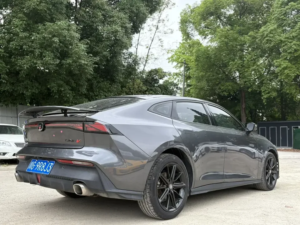 Changan UNI-V Changan UNI-V 2022 1.5T Premium 2023 — миниатюра 2