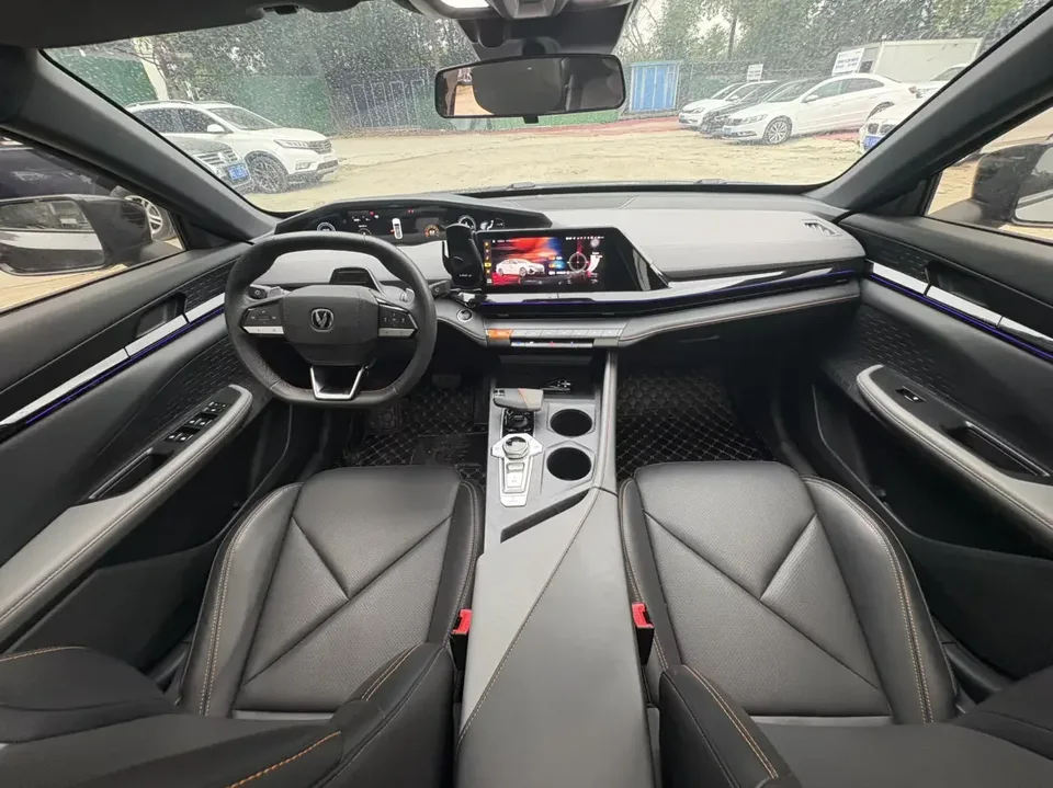 Changan UNI-V Changan UNI-V 2022 1.5T Premium 2023 — миниатюра 3