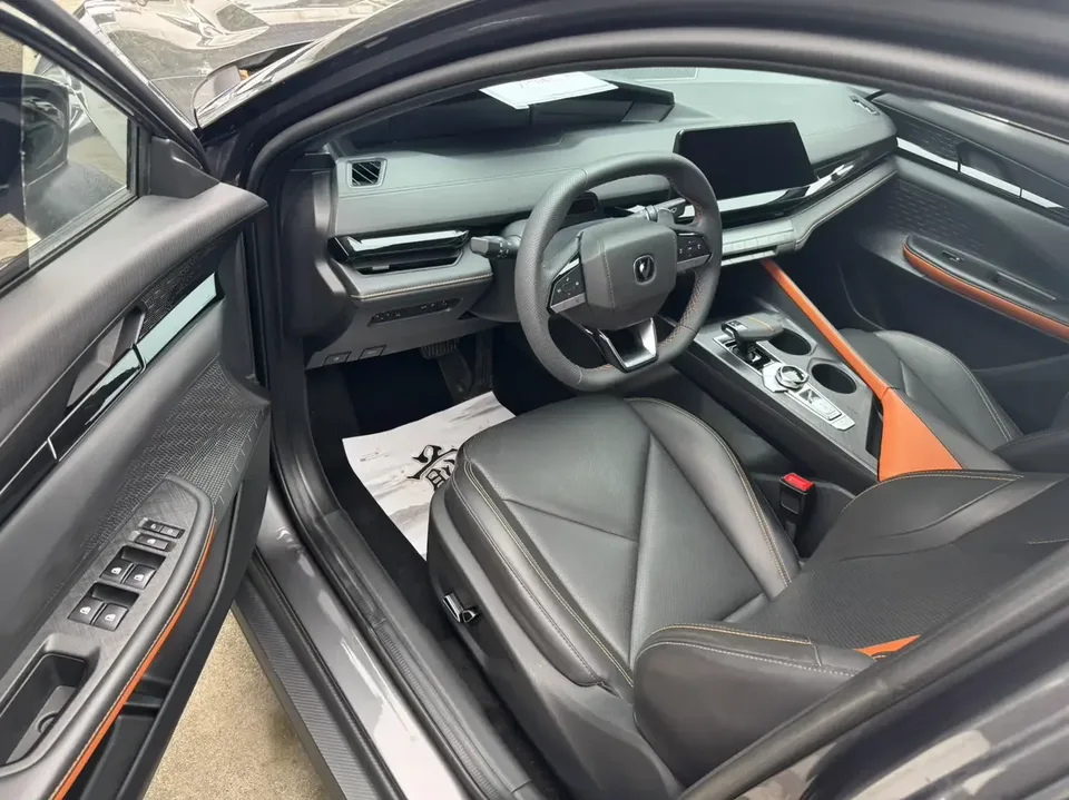 Changan UNI-V Changan UNI-V 2023 1.5T Premium 2023 — thumbnail 3