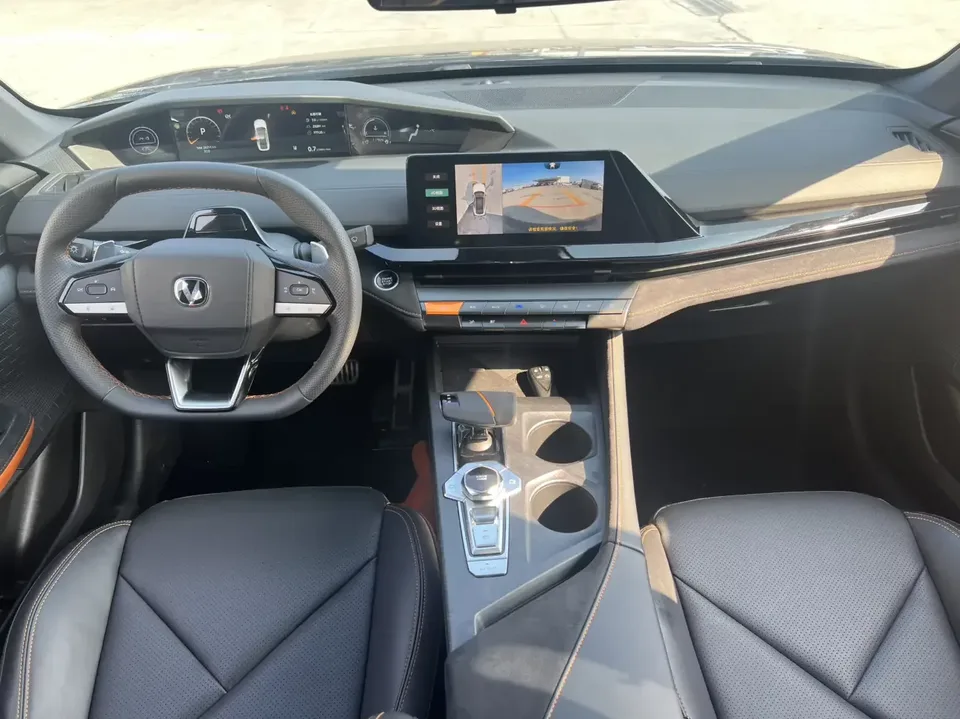 Changan UNI-V Changan UNI-V 2023 1.5T Sports Edition 2023 — thumbnail 4