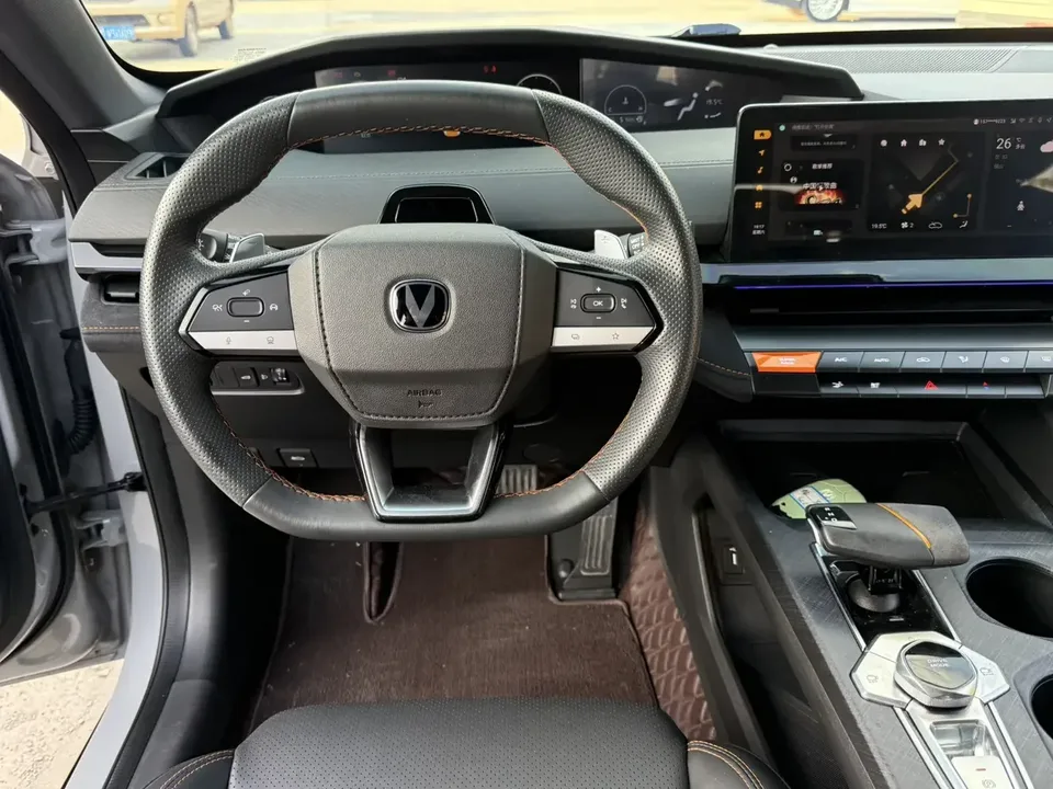 Changan UNI-V Changan UNI-V 2022 1.5T Sports Edition 2022 — thumbnail 4