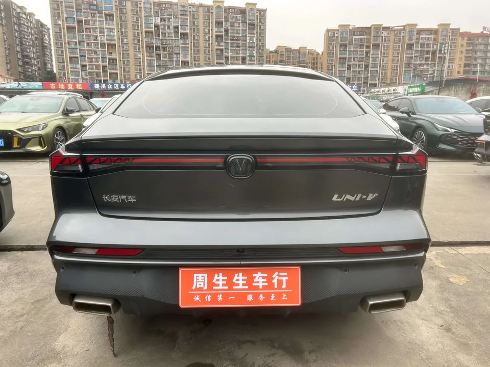 Changan UNI-V Changan UNI-V 2024 1.5T Premium 2024 — миниатюра 2
