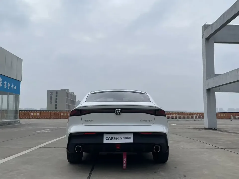 Changan UNI-V Changan UNI-V 2022 1.5T Premium 2023 — thumbnail 2