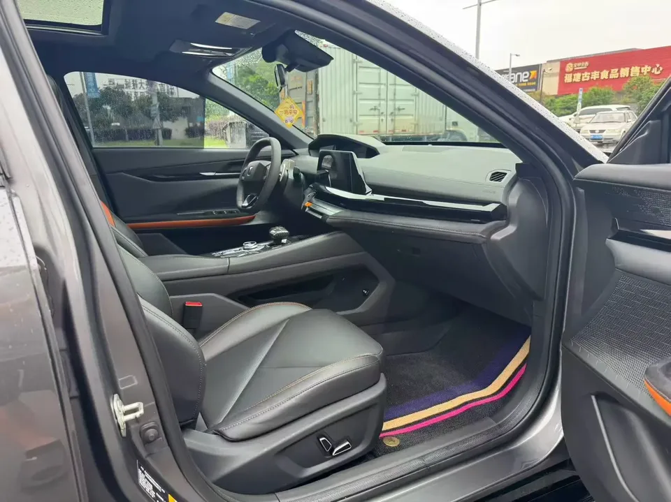 Changan UNI-V Changan UNI-V 2022 1.5T Sports Edition 2023 — thumbnail 2