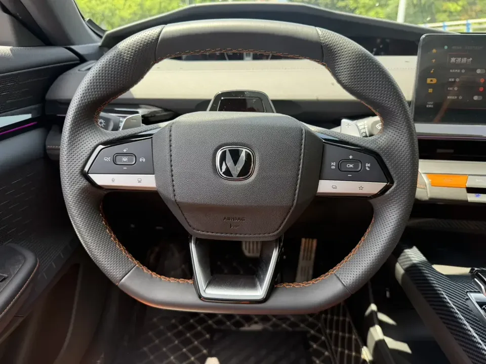 Changan UNI-V Changan UNI-V 2024 1.5T Premium Sports 2025 — миниатюра 3