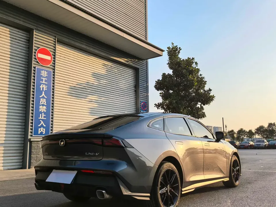 Changan UNI-V Changan UNI-V 2023 1.5T Premium 2024 — thumbnail 2