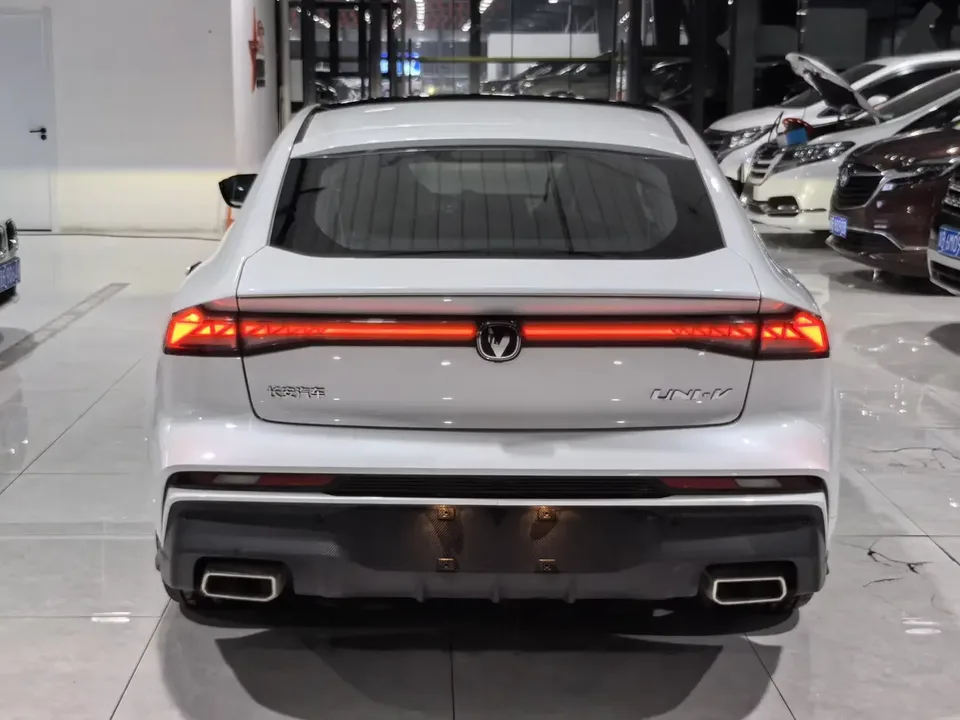 Changan UNI-V Changan UNI-V 2024 1.5T Premium 2026 — thumbnail 2