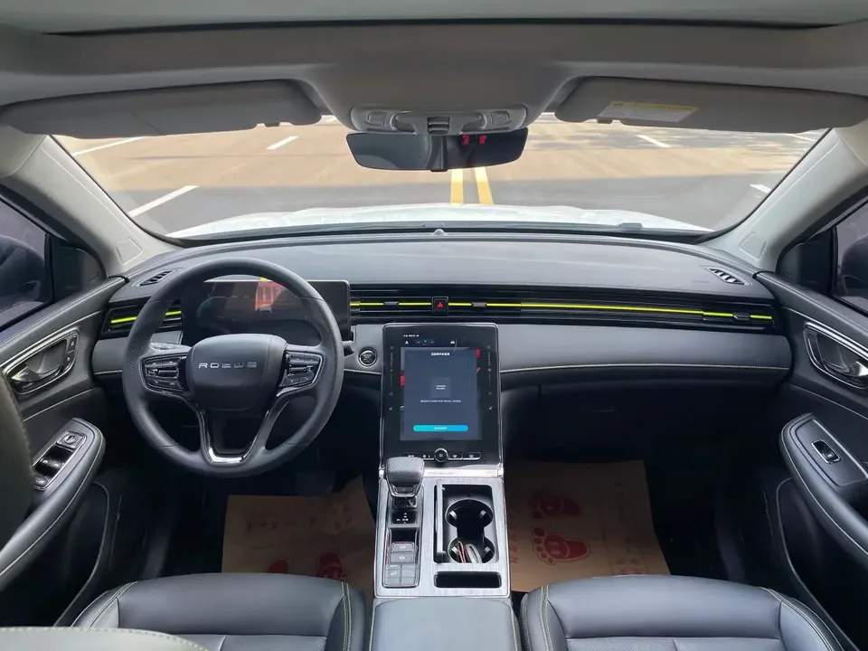 Roewe RX5 Roewe RX5 2023 PLUS 330TGI Automatic Trendsetting Smart Edition 2024 — thumbnail 3