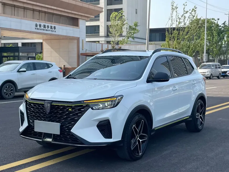 Roewe RX5 Roewe RX5 2023 PLUS 330TGI Automatic Trendsetting Smart Edition 2024 — photo 1, buy with delivery to Moscow