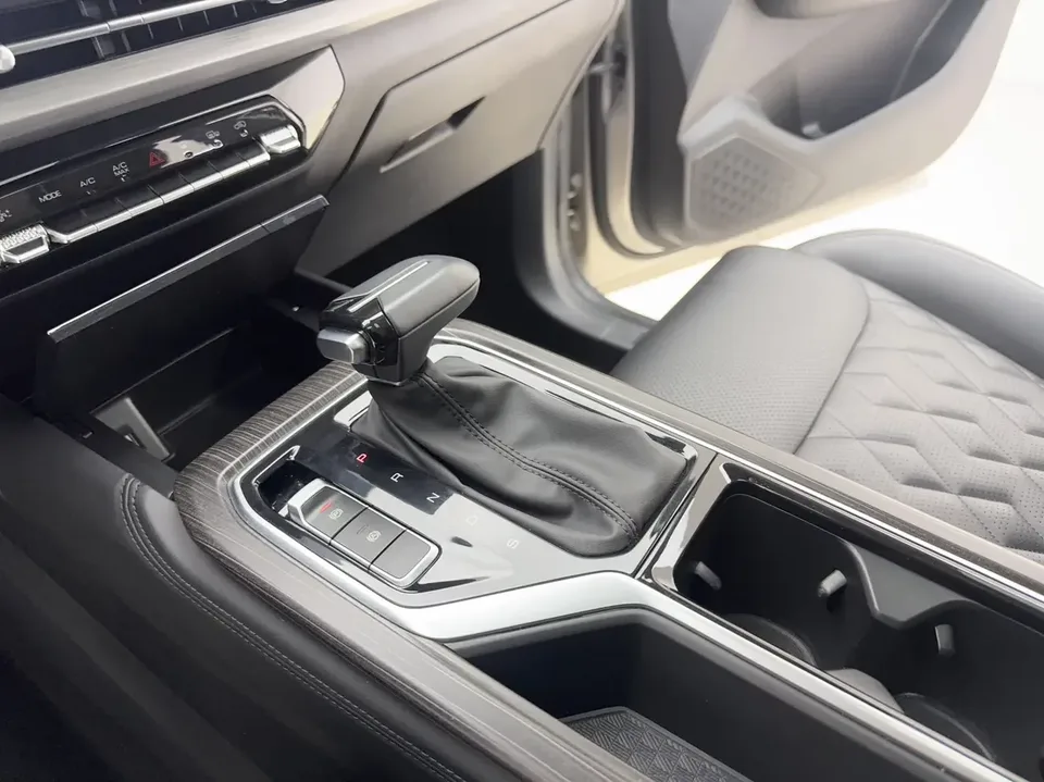 Wuling Jiachen Wuling Jiachen 2022 1.5T CVT Premium Flagship Model 2022 — миниатюра 4