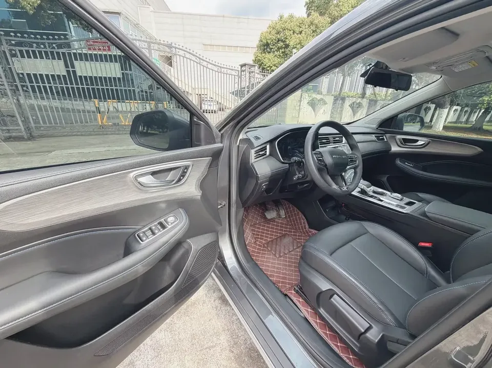 Roewe RX5 Roewe RX5 2023 PLUS 330TGI Automatic Trendsetting Smart Edition 2024 — миниатюра 4