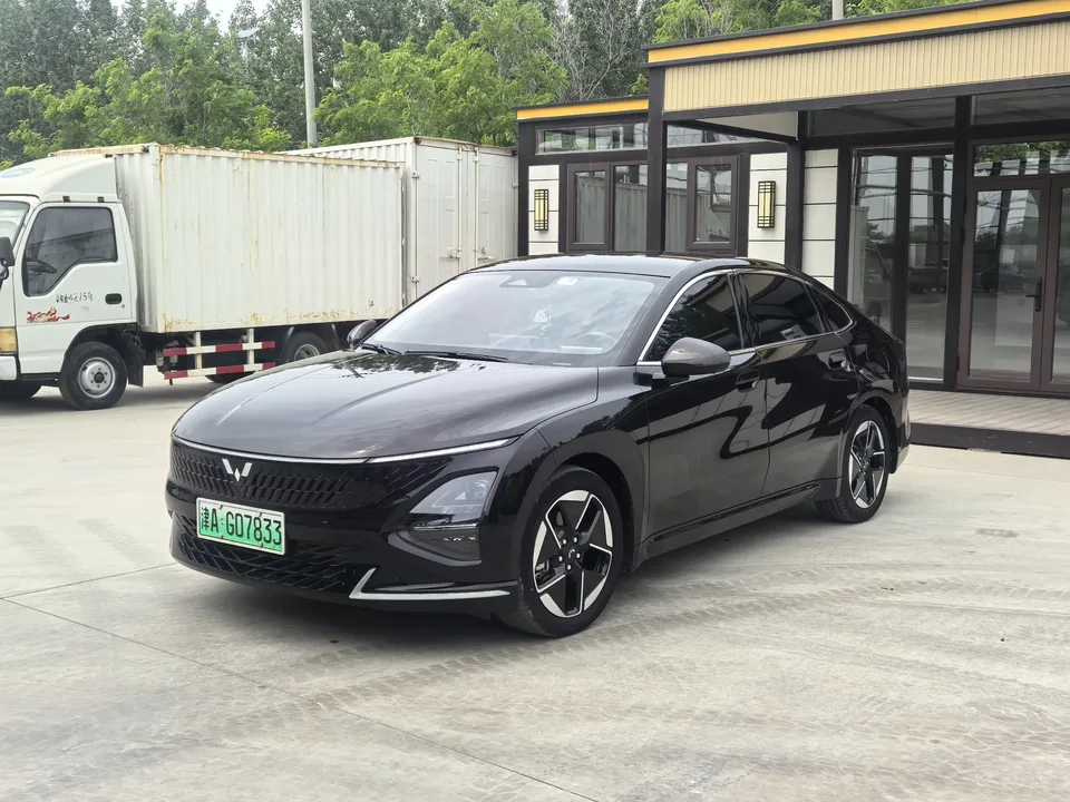 Wuling Starlight PHEV Wuling Starlight PHEV 2024 Co-creation Edition 150 Standard 2024 — photo 1, buy with delivery to Moscow